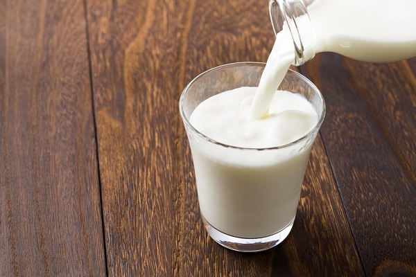 Uống sữa giúp trẻ phát triển chiều cao tối đa