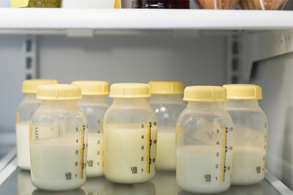 Bảo quản sữa mẹ trong ngăn đá tủ lạnh