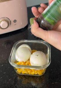 Cách làm bữa sáng với bánh sandwich ngô trứng - siêu nhanh gọn lại cực hấp dẫn